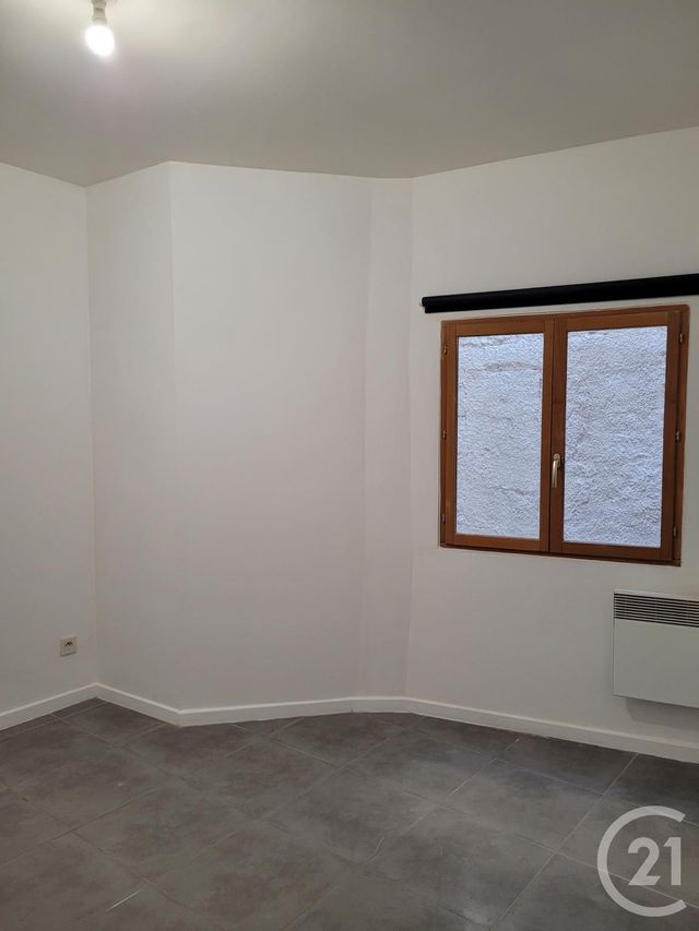 Appartement F3 &agrave; louer - 3 pi&egrave;ces - 86,12 m2 - Sommieres - 30 - LANGUEDOC-ROUSSILLON