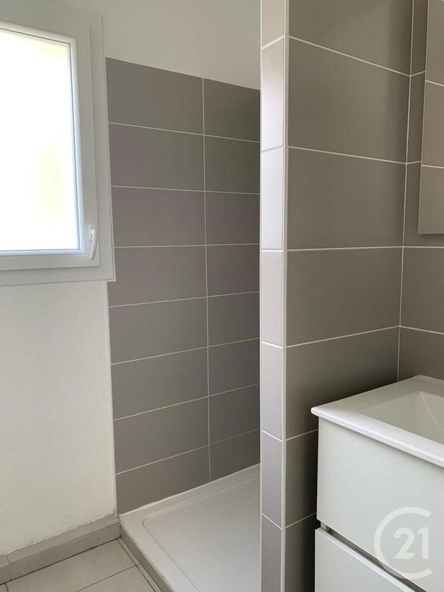 Appartement F2 &agrave; louer - 2 pi&egrave;ces - 46,45 m2 - Nimes - 30 - LANGUEDOC-ROUSSILLON