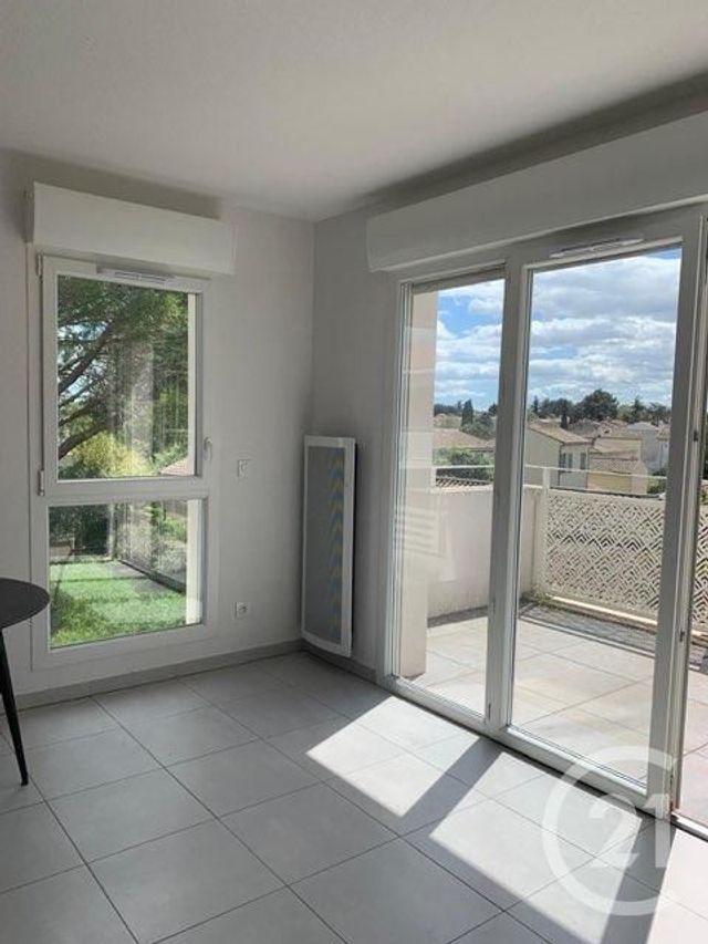 Appartement F2 &agrave; louer - 2 pi&egrave;ces - 46,45 m2 - Nimes - 30 - LANGUEDOC-ROUSSILLON
