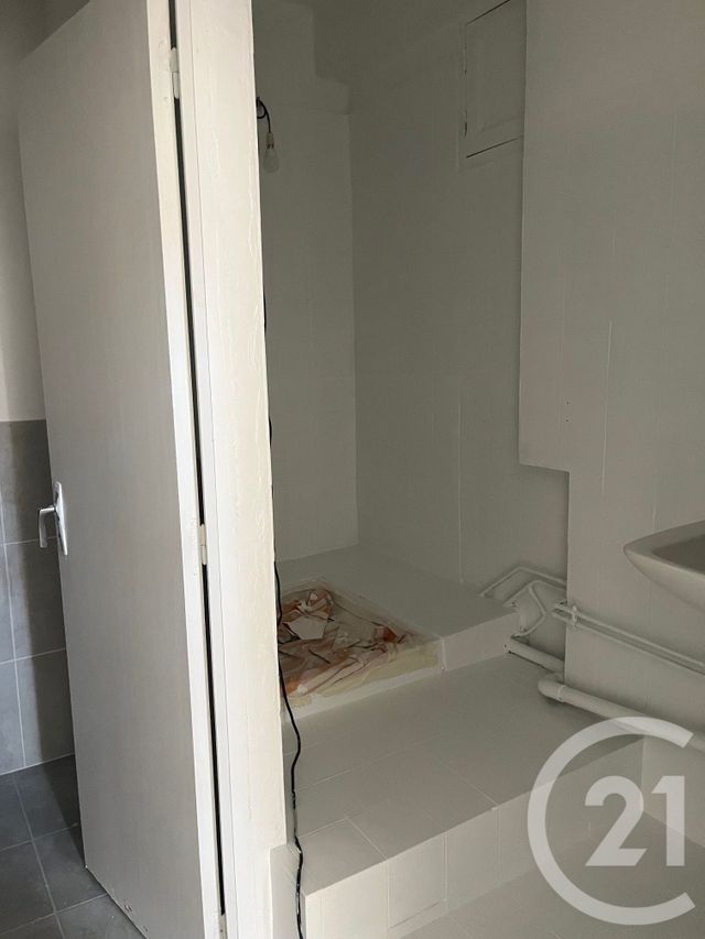 Maison &agrave; louer - 5 pi&egrave;ces - 162,60 m2 - Montmirat - 30 - LANGUEDOC-ROUSSILLON