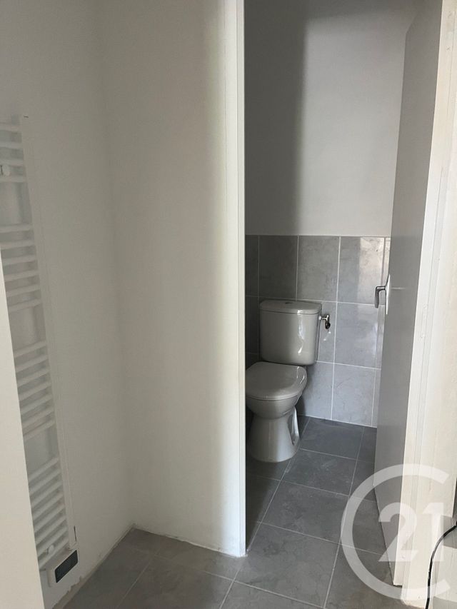 Maison &agrave; louer - 5 pi&egrave;ces - 162,60 m2 - Montmirat - 30 - LANGUEDOC-ROUSSILLON