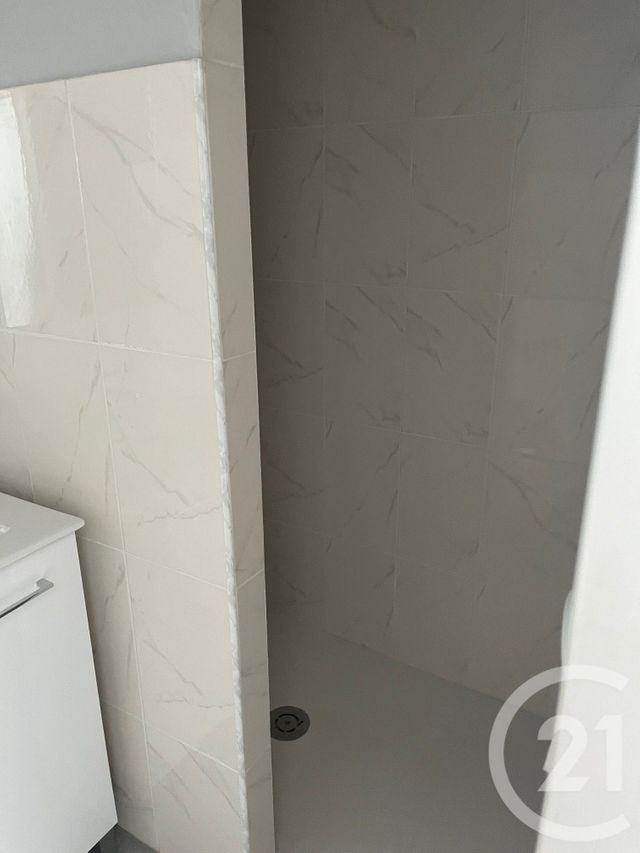 Maison &agrave; louer - 5 pi&egrave;ces - 162,60 m2 - Montmirat - 30 - LANGUEDOC-ROUSSILLON