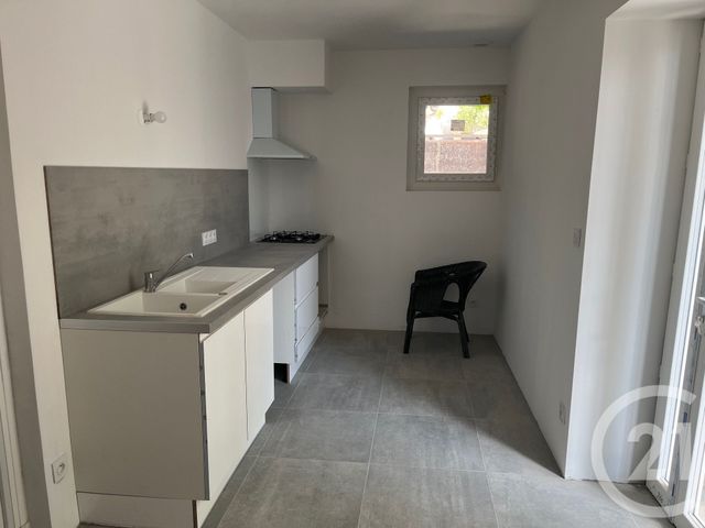 Maison &agrave; louer - 5 pi&egrave;ces - 162,60 m2 - Montmirat - 30 - LANGUEDOC-ROUSSILLON