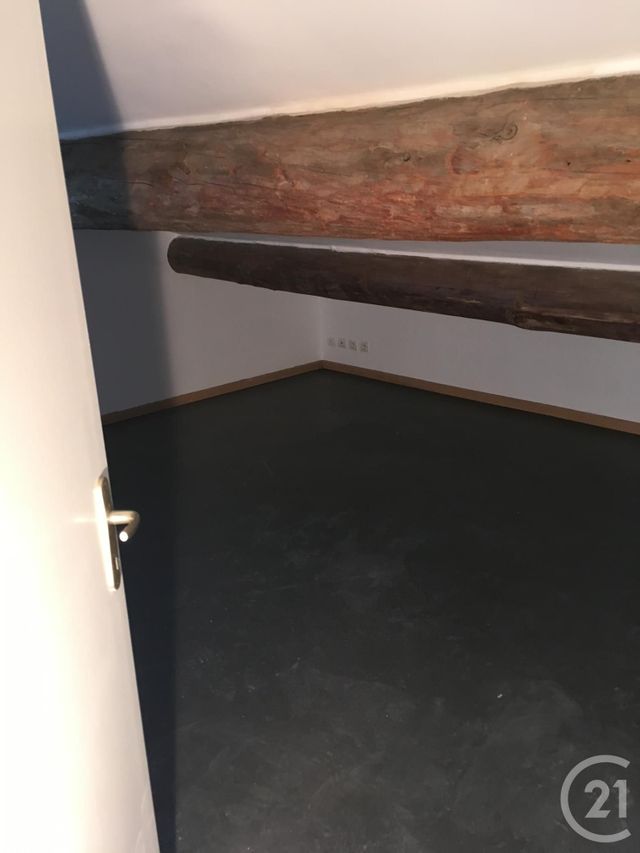 Appartement Duplex &agrave; louer - 3 pi&egrave;ces - 46,90 m2 - Sommieres - 30 - LANGUEDOC-ROUSSILLON
