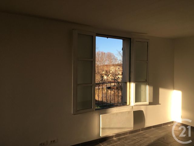 Appartement Duplex &agrave; louer - 3 pi&egrave;ces - 46,90 m2 - Sommieres - 30 - LANGUEDOC-ROUSSILLON