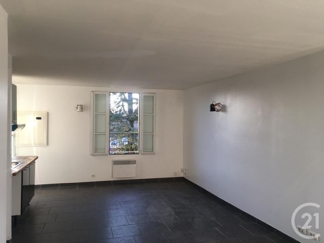 Appartement Duplex &agrave; louer - 3 pi&egrave;ces - 46,90 m2 - Sommieres - 30 - LANGUEDOC-ROUSSILLON