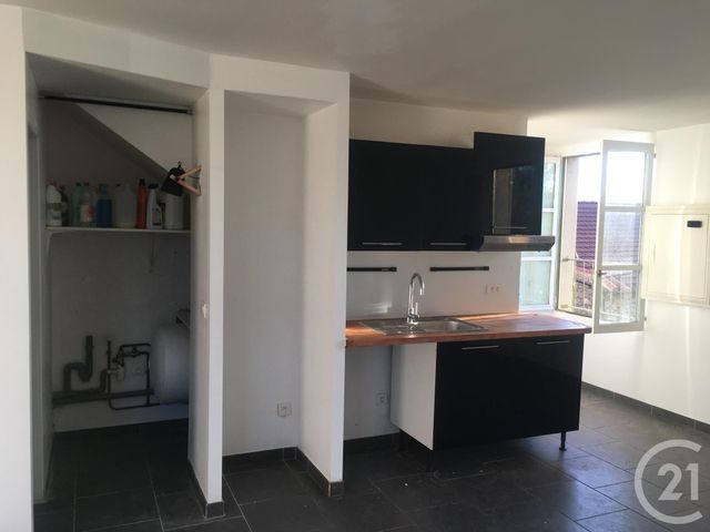 Appartement Duplex &agrave; louer - 3 pi&egrave;ces - 46,90 m2 - Sommieres - 30 - LANGUEDOC-ROUSSILLON