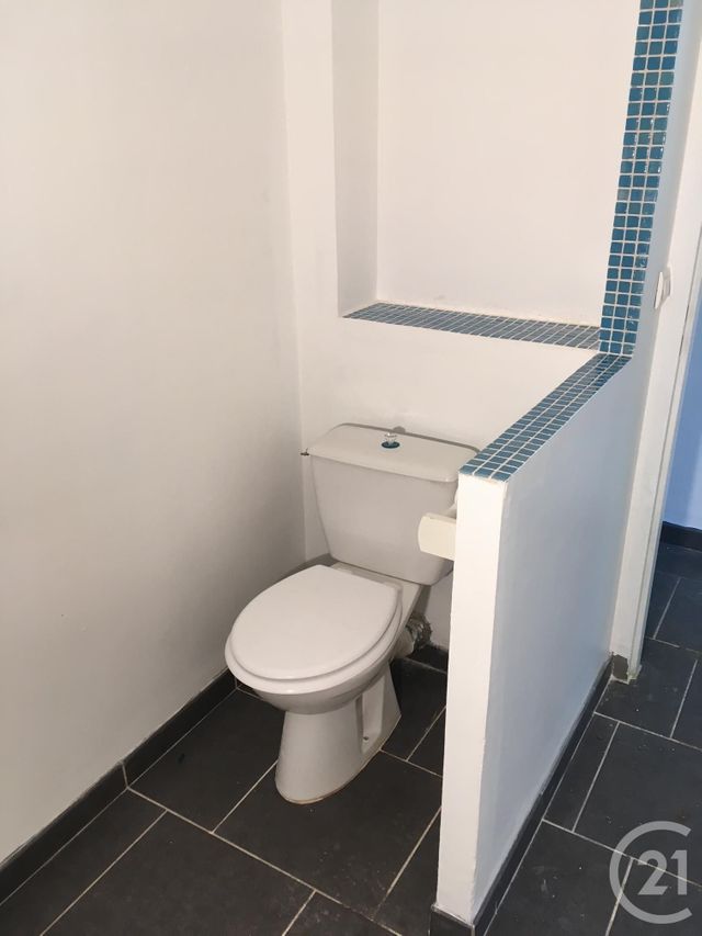 Appartement Duplex &agrave; louer - 3 pi&egrave;ces - 46,90 m2 - Sommieres - 30 - LANGUEDOC-ROUSSILLON