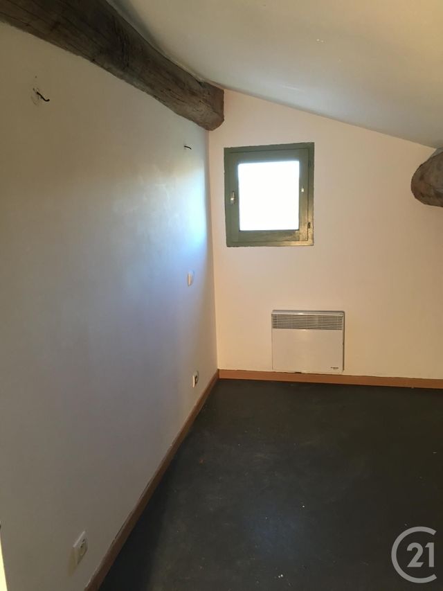 Appartement Duplex &agrave; louer - 3 pi&egrave;ces - 46,90 m2 - Sommieres - 30 - LANGUEDOC-ROUSSILLON