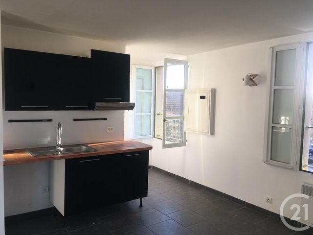 Appartement Duplex &agrave; louer - 3 pi&egrave;ces - 46,90 m2 - Sommieres - 30 - LANGUEDOC-ROUSSILLON