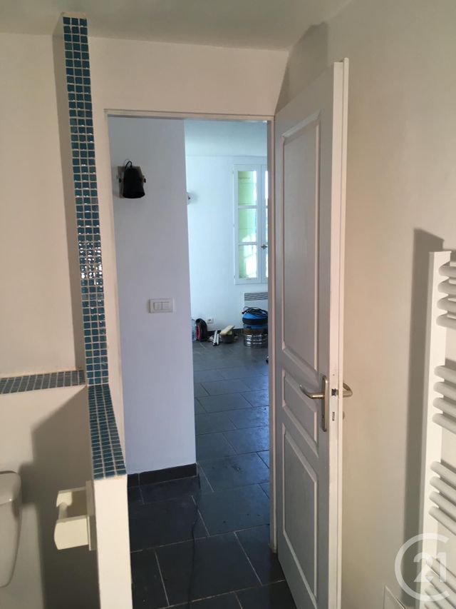 Appartement Duplex &agrave; louer - 3 pi&egrave;ces - 46,90 m2 - Sommieres - 30 - LANGUEDOC-ROUSSILLON