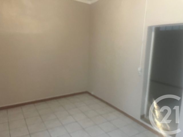 Appartement F4 &agrave; louer - 4 pi&egrave;ces - 61,58 m2 - Sommieres - 30 - LANGUEDOC-ROUSSILLON