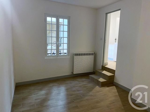 Appartement F4 &agrave; louer - 4 pi&egrave;ces - 81,50 m2 - Sommieres - 30 - LANGUEDOC-ROUSSILLON