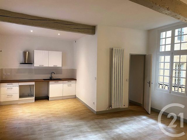 Appartement F4 &agrave; louer - 4 pi&egrave;ces - 81,50 m2 - Sommieres - 30 - LANGUEDOC-ROUSSILLON