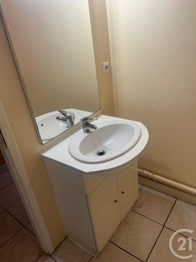 Appartement Studio &agrave; louer - 1 pi&egrave;ce - 25,70 m2 - Sommieres - 30 - LANGUEDOC-ROUSSILLON