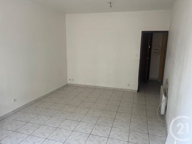 Appartement Studio &agrave; louer - 1 pi&egrave;ce - 25,70 m2 - Sommieres - 30 - LANGUEDOC-ROUSSILLON