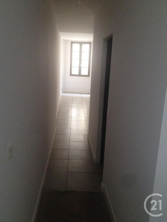 Appartement F2 &agrave; louer - 2 pi&egrave;ces - 42,25 m2 - Sommieres - 30 - LANGUEDOC-ROUSSILLON