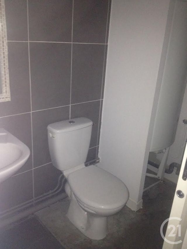 Appartement F2 &agrave; louer - 2 pi&egrave;ces - 42,25 m2 - Sommieres - 30 - LANGUEDOC-ROUSSILLON