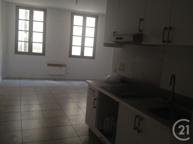 Appartement F2 &agrave; louer - 2 pi&egrave;ces - 42,25 m2 - Sommieres - 30 - LANGUEDOC-ROUSSILLON