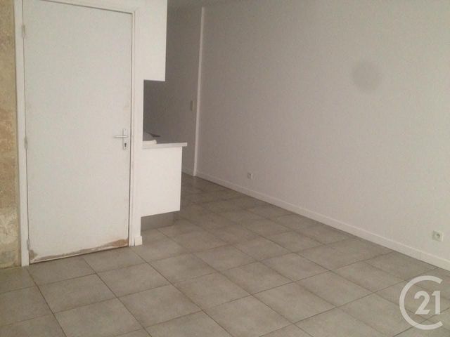 Appartement F2 &agrave; louer - 2 pi&egrave;ces - 42,25 m2 - Sommieres - 30 - LANGUEDOC-ROUSSILLON
