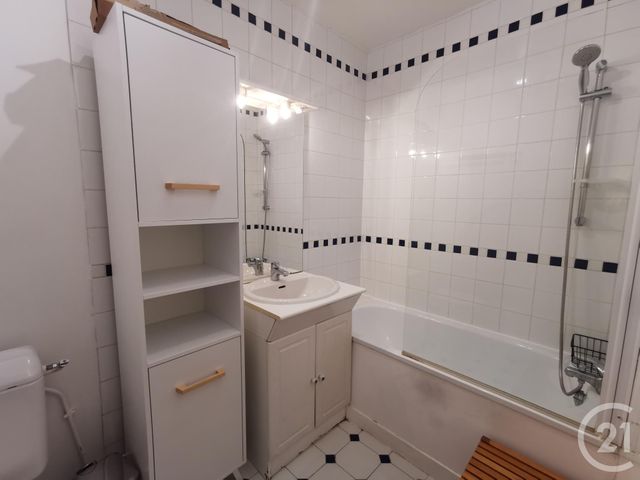 Appartement T2 &agrave; louer - 2 pi&egrave;ces - 56,51 m2 - Paris - 75018 - ILE-DE-FRANCE