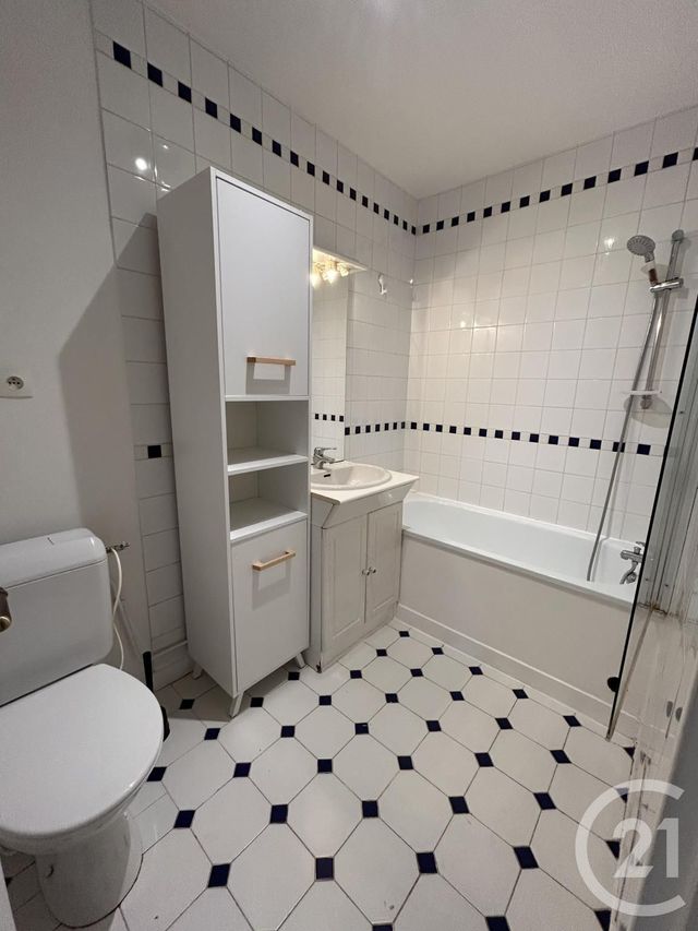 Appartement T2 &agrave; louer - 2 pi&egrave;ces - 56,51 m2 - Paris - 75018 - ILE-DE-FRANCE