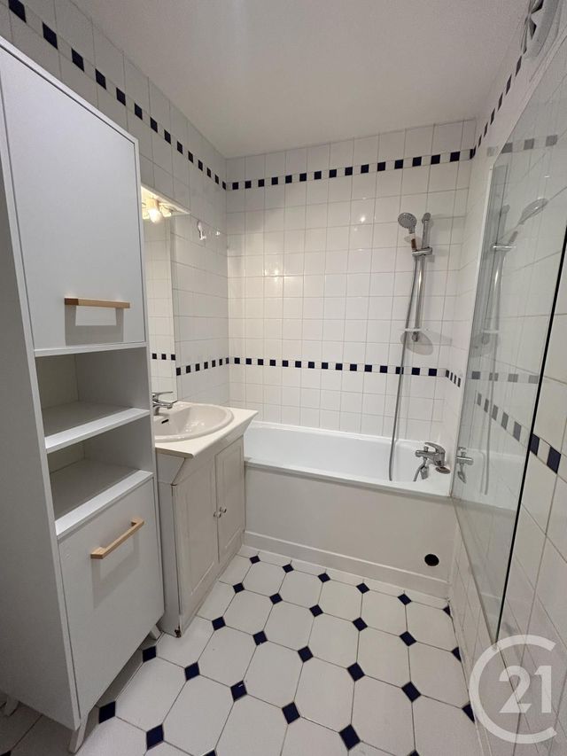 Appartement T2 &agrave; louer - 2 pi&egrave;ces - 56,51 m2 - Paris - 75018 - ILE-DE-FRANCE