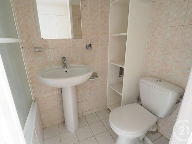 Appartement F2 &agrave; louer - 2 pi&egrave;ces - 38 m2 - Paris - 75018 - ILE-DE-FRANCE