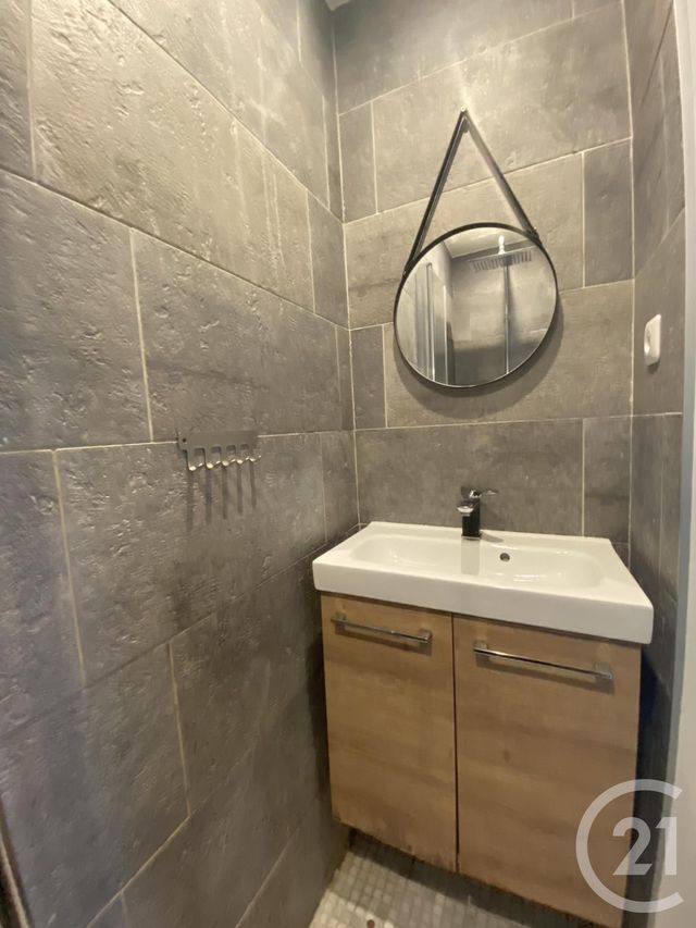 Appartement F3 &agrave; louer - 3 pi&egrave;ces - 59,13 m2 - Paris - 75018 - ILE-DE-FRANCE