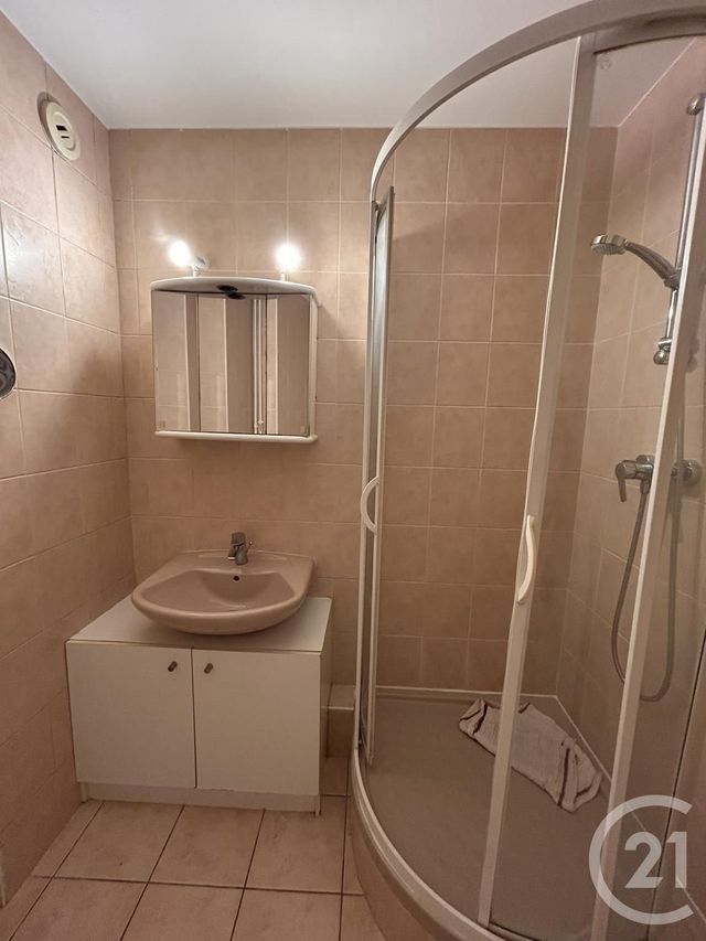 Appartement F1 &agrave; louer - 1 pi&egrave;ce - 25,67 m2 - Paris - 75018 - ILE-DE-FRANCE