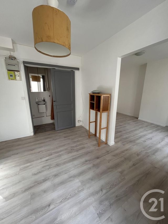 Appartement F2 &agrave; louer - 2 pi&egrave;ces - 26,95 m2 - Paris - 75018 - ILE-DE-FRANCE