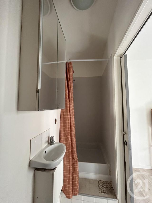 Appartement F2 &agrave; louer - 2 pi&egrave;ces - 26,95 m2 - Paris - 75018 - ILE-DE-FRANCE