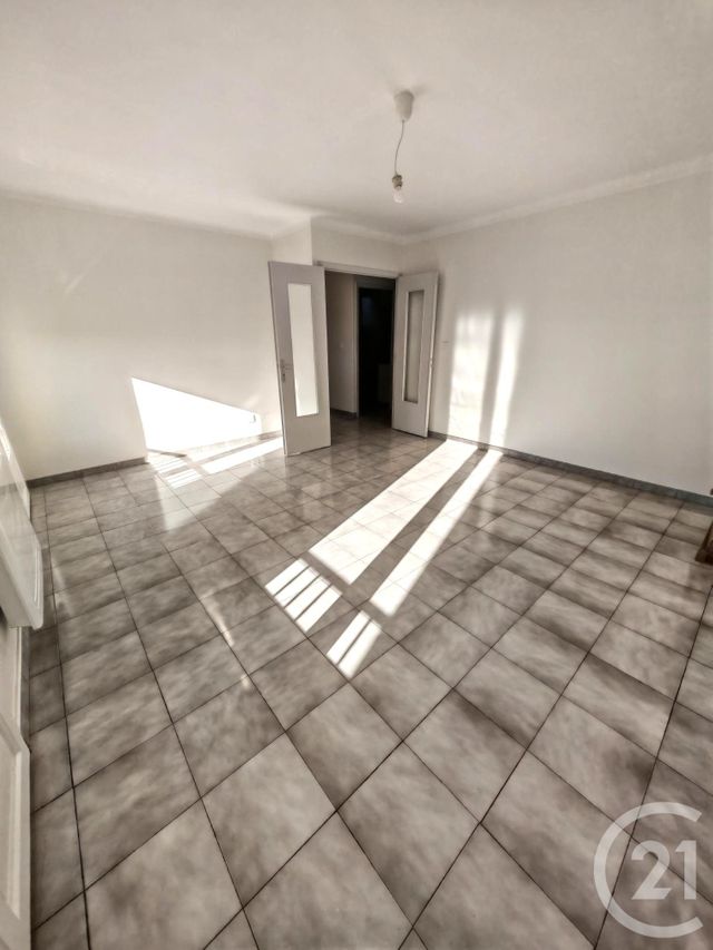 Appartement F3 &agrave; louer - 3 pi&egrave;ces - 74,73 m2 - Elne - 66 - LANGUEDOC-ROUSSILLON