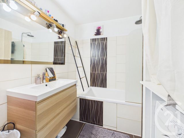 Appartement F3 &agrave; vendre - 3 pi&egrave;ces - 72,84 m2 - La Valette Du Var - 83 - PROVENCE-ALPES-COTE-D-AZUR