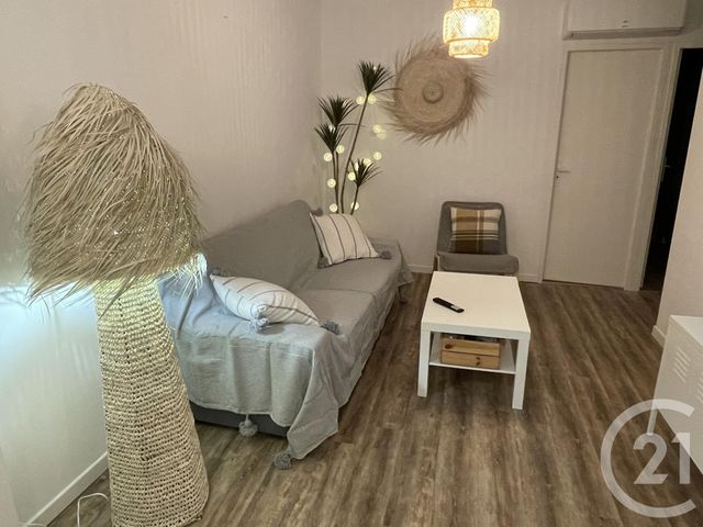 Appartement T3 &agrave; louer - 3 pi&egrave;ces - 49,98 m2 - Toulon - 83 - PROVENCE-ALPES-COTE-D-AZUR