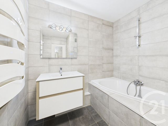 Appartement T4 à vendre - 4 pièces - 78,64 m2 - La Garde - 83 - PROVENCE-ALPES-COTE-D-AZUR