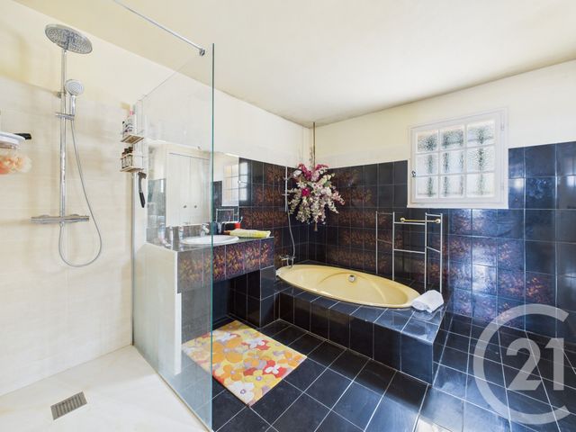 Maison à vendre - 5 pièces - 189 m2 - Toulon - 83 - PROVENCE-ALPES-COTE-D-AZUR