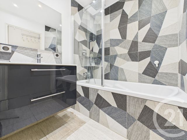 Appartement F3 &agrave; vendre - 4 pi&egrave;ces - 66,38 m2 - La Valette Du Var - 83 - PROVENCE-ALPES-COTE-D-AZUR