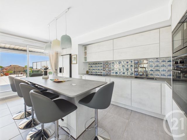 Appartement T4 à vendre - 4 pièces - 76,35 m2 - Toulon - 83 - PROVENCE-ALPES-COTE-D-AZUR