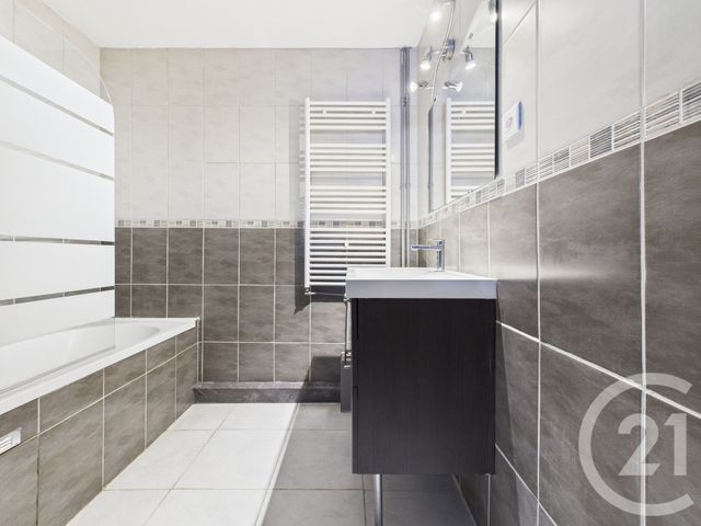 Appartement T4 &agrave; vendre - 4 pi&egrave;ces - 76,69 m2 - La Valette Du Var - 83 - PROVENCE-ALPES-COTE-D-AZUR