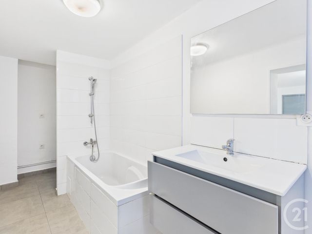 Appartement F3 &agrave; louer - 3 pi&egrave;ces - 63,65 m2 - La Valette Du Var - 83 - PROVENCE-ALPES-COTE-D-AZUR