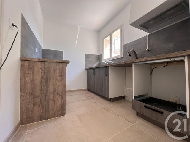 Maison &agrave; louer - 3 pi&egrave;ces - 85 m2 - Sanary Sur Mer - 83 - PROVENCE-ALPES-COTE-D-AZUR