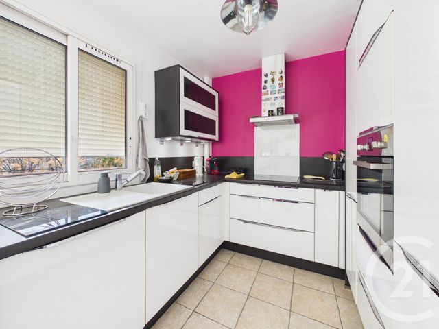 Appartement F3 &agrave; louer - 3 pi&egrave;ces - 73,60 m2 - La Valette Du Var - 83 - PROVENCE-ALPES-COTE-D-AZUR