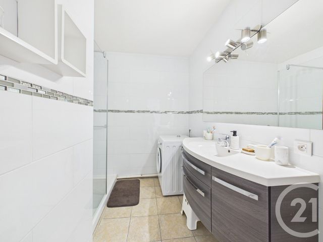 Appartement F3 &agrave; louer - 3 pi&egrave;ces - 73,60 m2 - La Valette Du Var - 83 - PROVENCE-ALPES-COTE-D-AZUR
