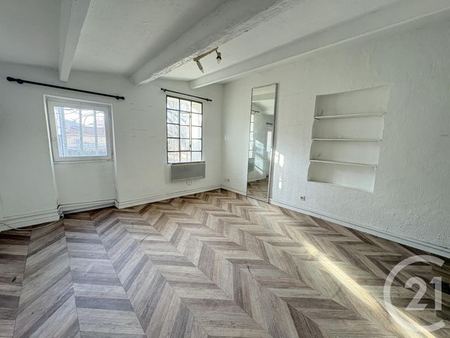 Appartement F1 &agrave; louer - 1 pi&egrave;ce - 24 m2 - Toulon - 83 - PROVENCE-ALPES-COTE-D-AZUR