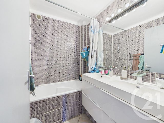 Appartement T3 &agrave; vendre - 3 pi&egrave;ces - 61,49 m2 - La Valette Du Var - 83 - PROVENCE-ALPES-COTE-D-AZUR