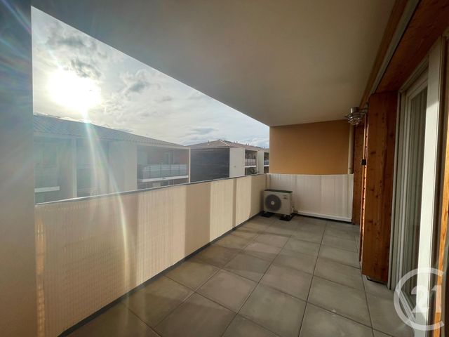 Appartement &agrave; louer - 3 pi&egrave;ces - 54,08 m2 - Cuers - 83 - PROVENCE-ALPES-COTE-D-AZUR