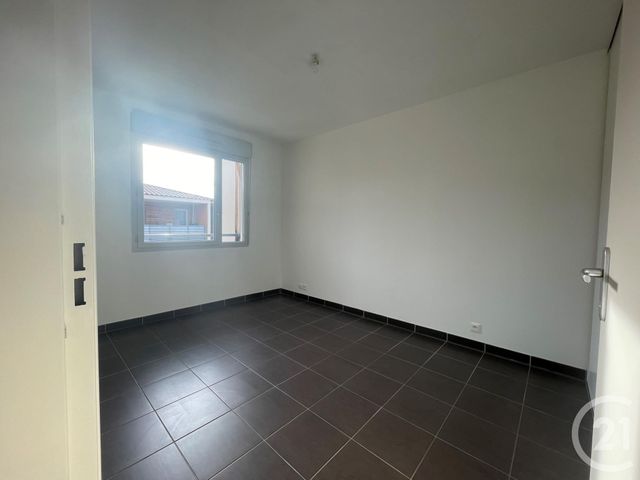 Appartement &agrave; louer - 3 pi&egrave;ces - 54,08 m2 - Cuers - 83 - PROVENCE-ALPES-COTE-D-AZUR