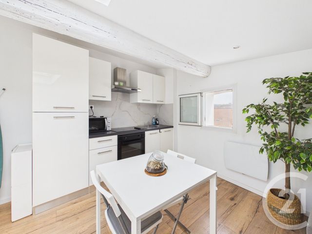 Appartement F1 &agrave; louer - 1 pi&egrave;ce - 14,05 m2 - Toulon - 83 - PROVENCE-ALPES-COTE-D-AZUR