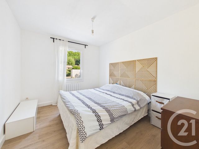 Maison &agrave; louer - 4 pi&egrave;ces - 86 m2 - Meounes Les Montrieux - 83 - PROVENCE-ALPES-COTE-D-AZUR